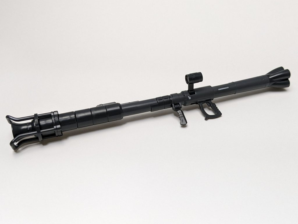 ザク・バズーカと組み合わせたのは直径がピッタリだったから。それと核バズーカを使用するザクⅡC型の存在も意識してたりします。