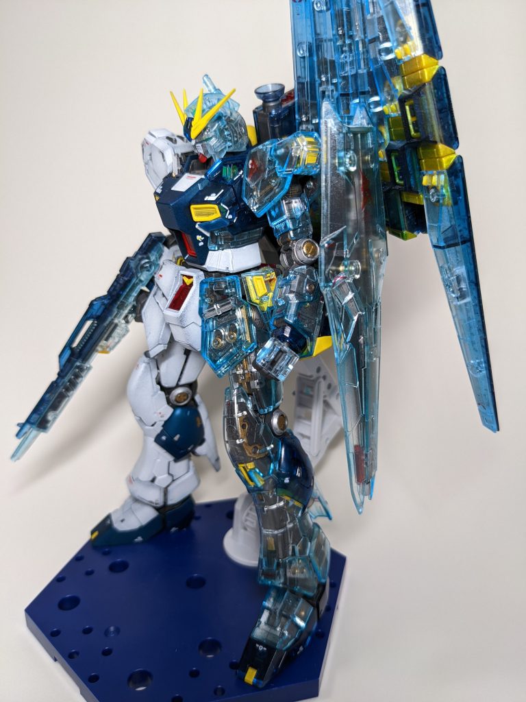スケスケのHさは偉大!実はHWSver.を購入したのですがちょうどνガンダムが完成したあたりでバイク事故で入院という不幸が降りかかりHWSは次回に取っておくことにw