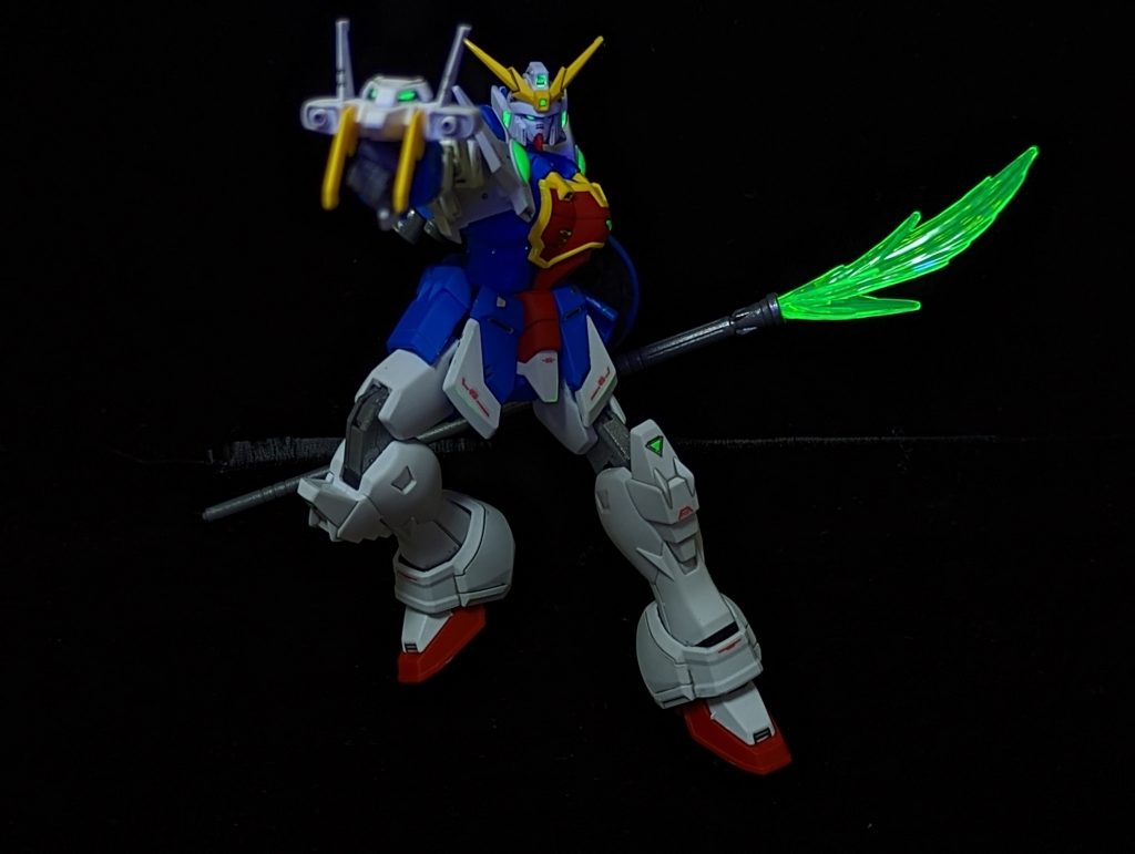 カメラアイなどは蛍光グリーンで塗っているので、ブラックライトで照らすと光ります