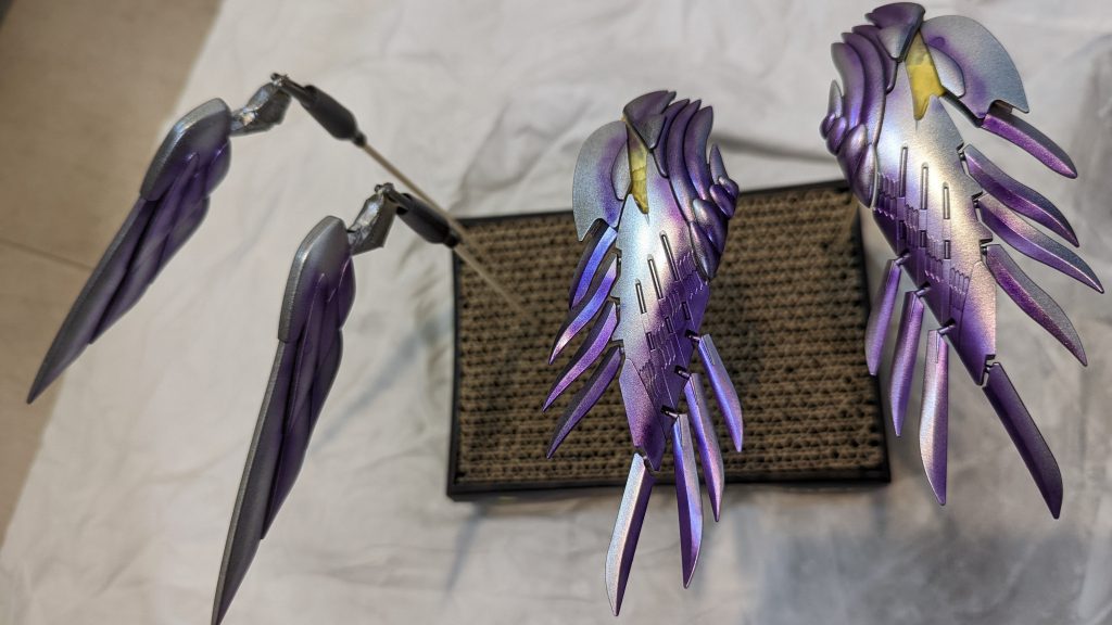 作り方は完全に妄想です。。黒サフ→シャインシルバー→ラフシルバーから立ち上げて、クリアパープル→クリアホワイト→ホワイト→ムーンストーンパールと徐々に塗り重ねていきました。結果的に何工程かは要らなかったような気もします・・