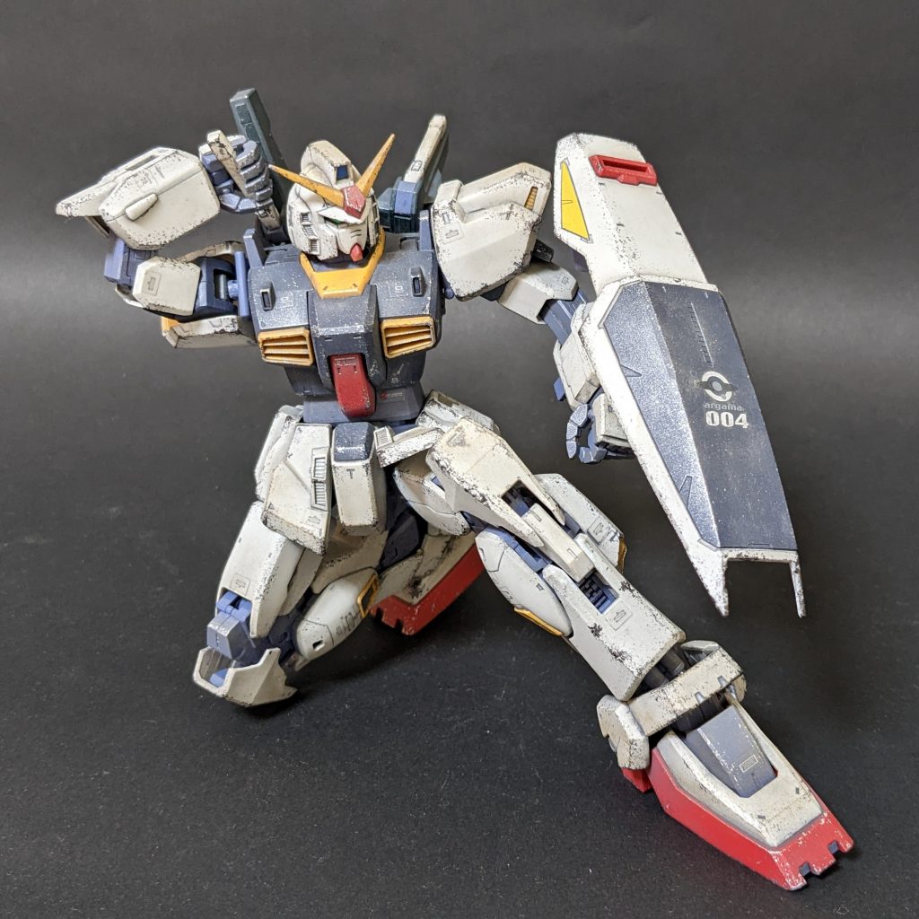 説明書にあるポーズも。右腕と右脚の可動域が凄い。