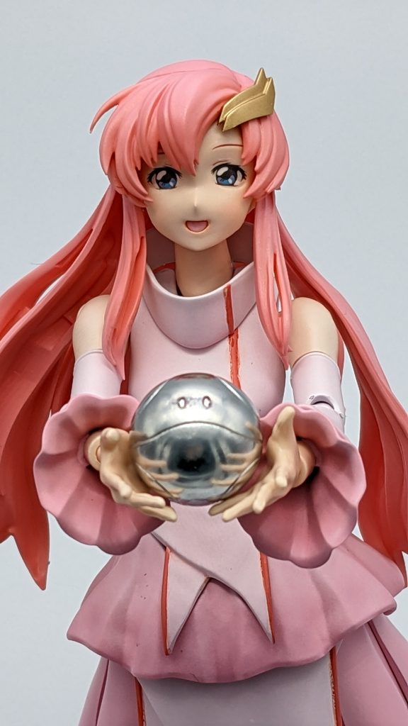 ピンクちゃんは、プレミアムミラークロームの実験体になってもらいました。重ね塗りしたことで、一気にメタリック感が無くなったことに驚きました。