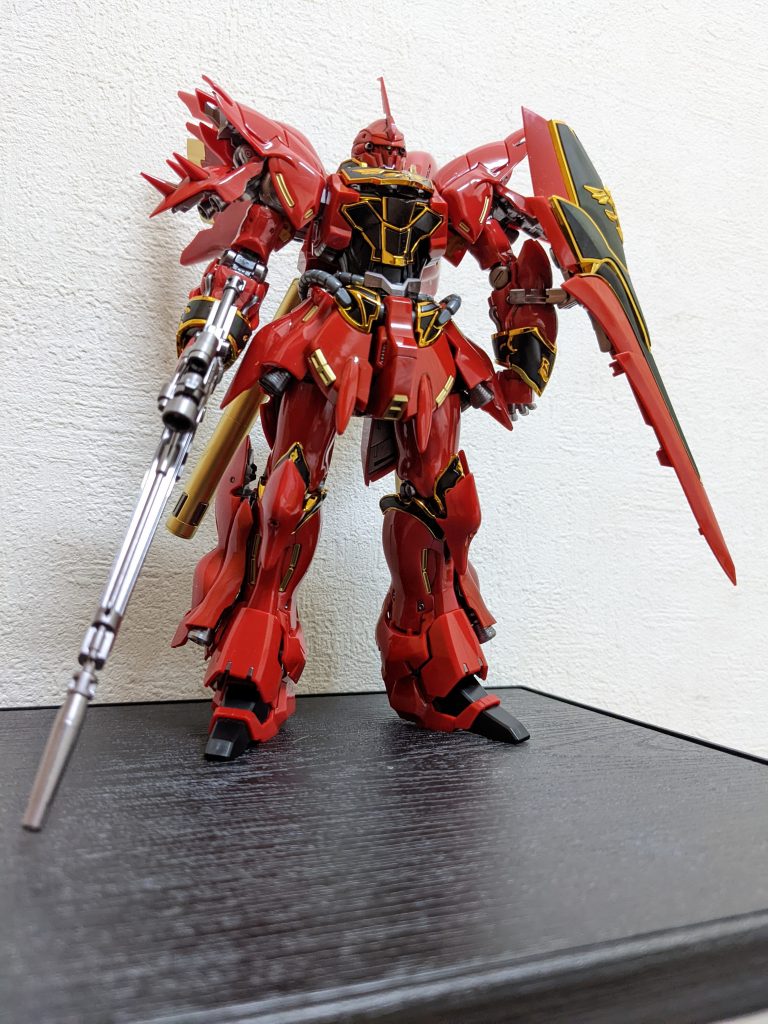 軽くあおり気味でカメラアイはほとんど見えませんが、まぁ塗装しといてヨカッタです。また、バルカンをガンメタで塗ったせいもあるけど、頭部の色、形がエヴァ弐号機を連想させません❓