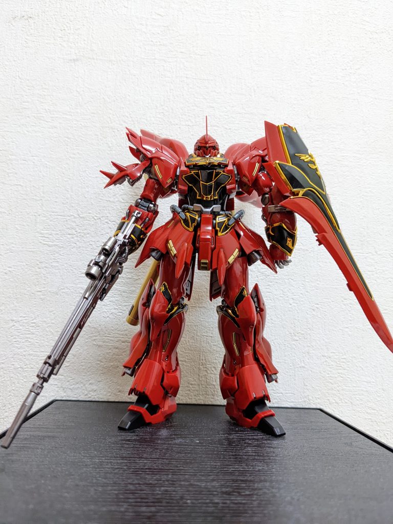 正面フォルムのオーラバトラー感(バックパックなんて、まんまオーラコンバーターやん😅)、メッキ、グロスインジェクションと、良い意味で「ガンプラっぽく無い」キットで、何か、途中で車かお城のプラモ作ってるような気分になり、新鮮でした😄