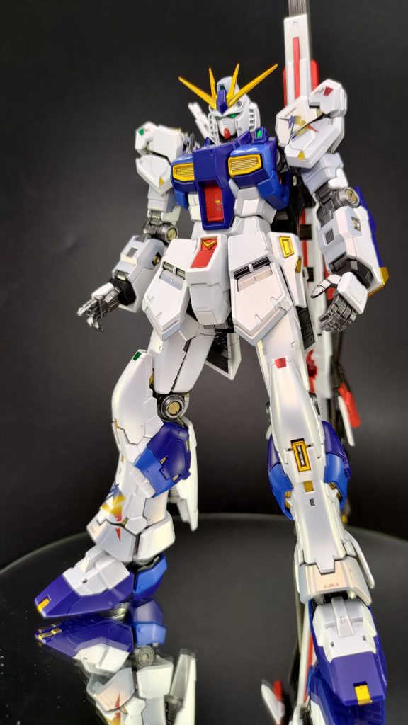 まずは素の「福岡νガンダム」ことRX93−ffシンプルかつ安定感あって台風の多い九州でも安心です