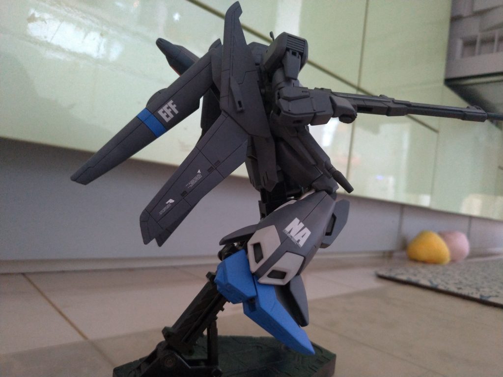 ポイントの青は逆に明るめに。映えますね♪デカールはいつも通りに大きめのポイントを数点のみ。