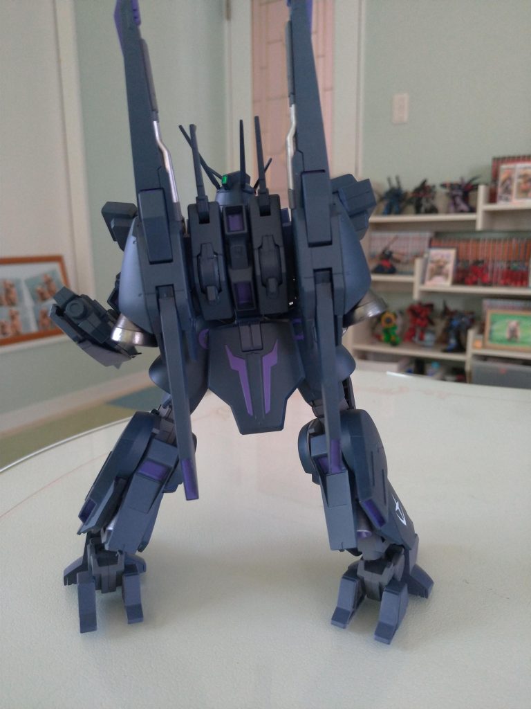 腰回りの紫色は付属シールの上から紫を塗布してみました。ボス加工されてるので筆塗りも出来るのですがシールの上から塗布する方がとても綺麗に出来ますね。簡単、お薦めです!