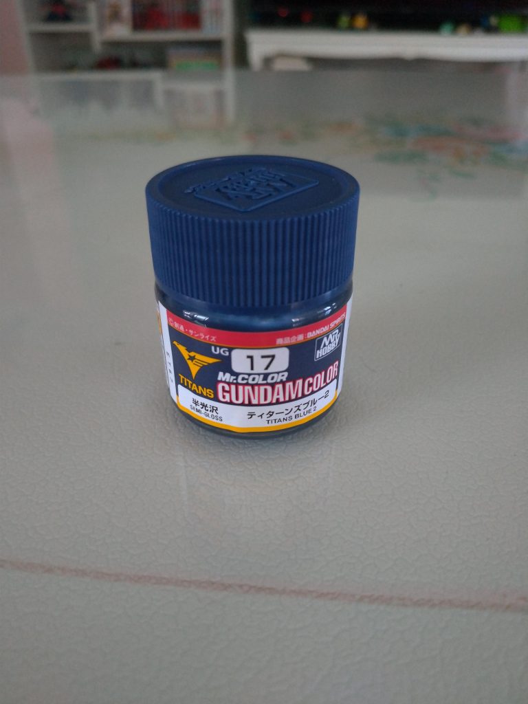 今回、ネイビーブルーにパープルやミディアムブルーにホワイト少々など試行錯誤して調色したのですが結局、ガンダムカラーのティターンズカラー2と同じ色になりましたwww 精進あるのみ!!!