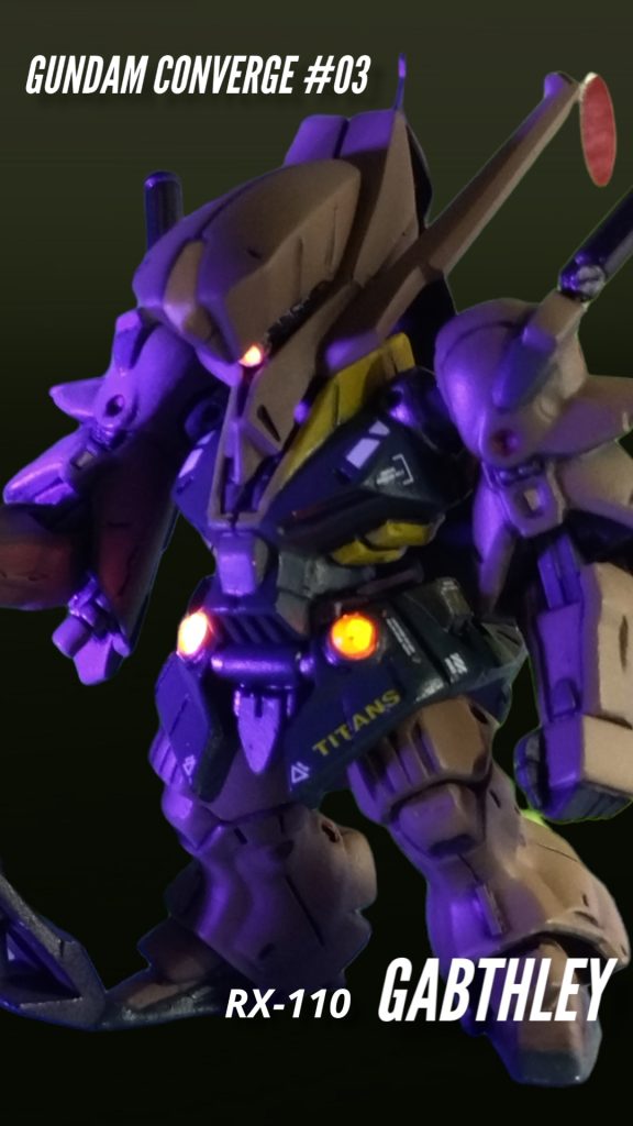 モノアイやレンズ部分がブラックライトで光ります🌟