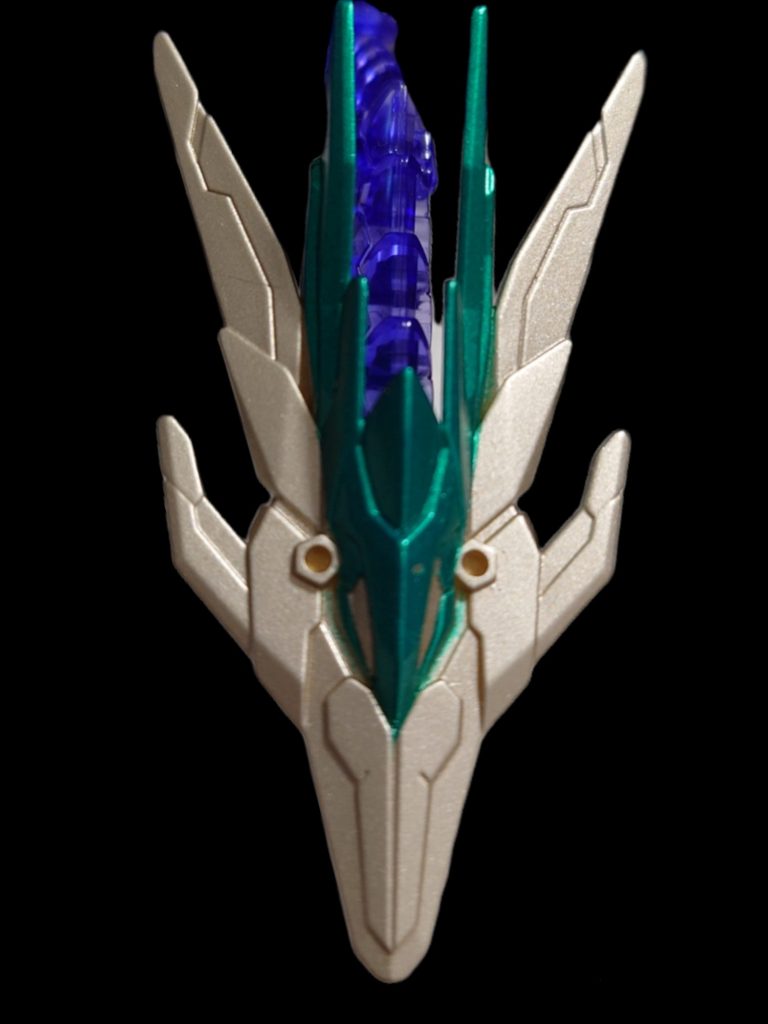 ドラゴンハングの部分はメタリックグリーンとチタンゴールドにて塗装しました。