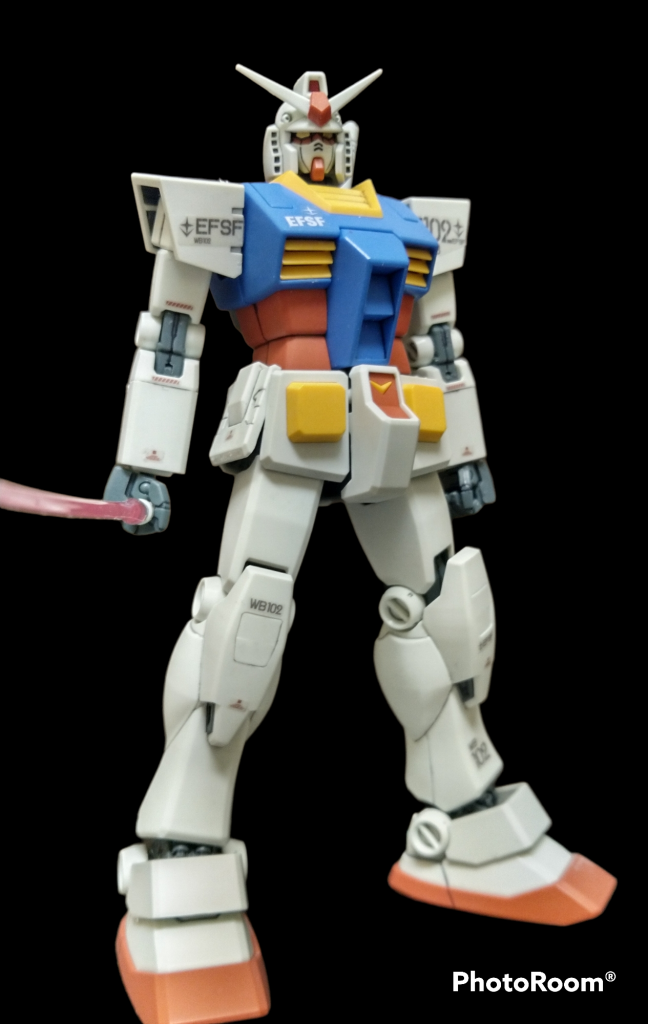 キットのままだと武器はサーベルだけ。