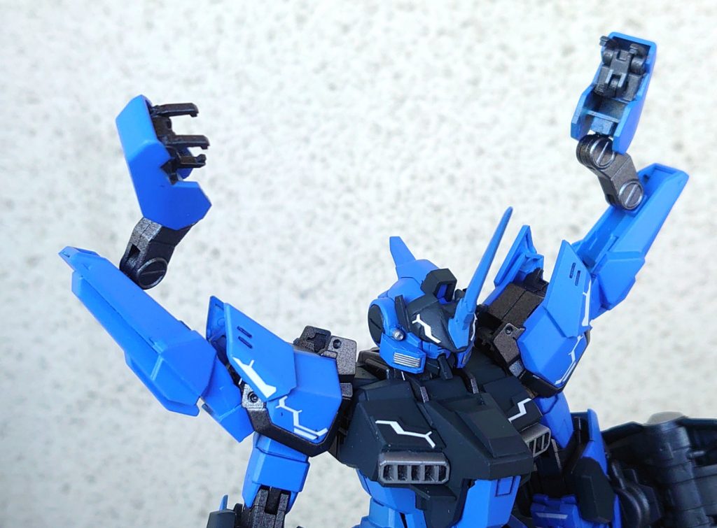 肩の隠し腕も、もちろん再現しました。