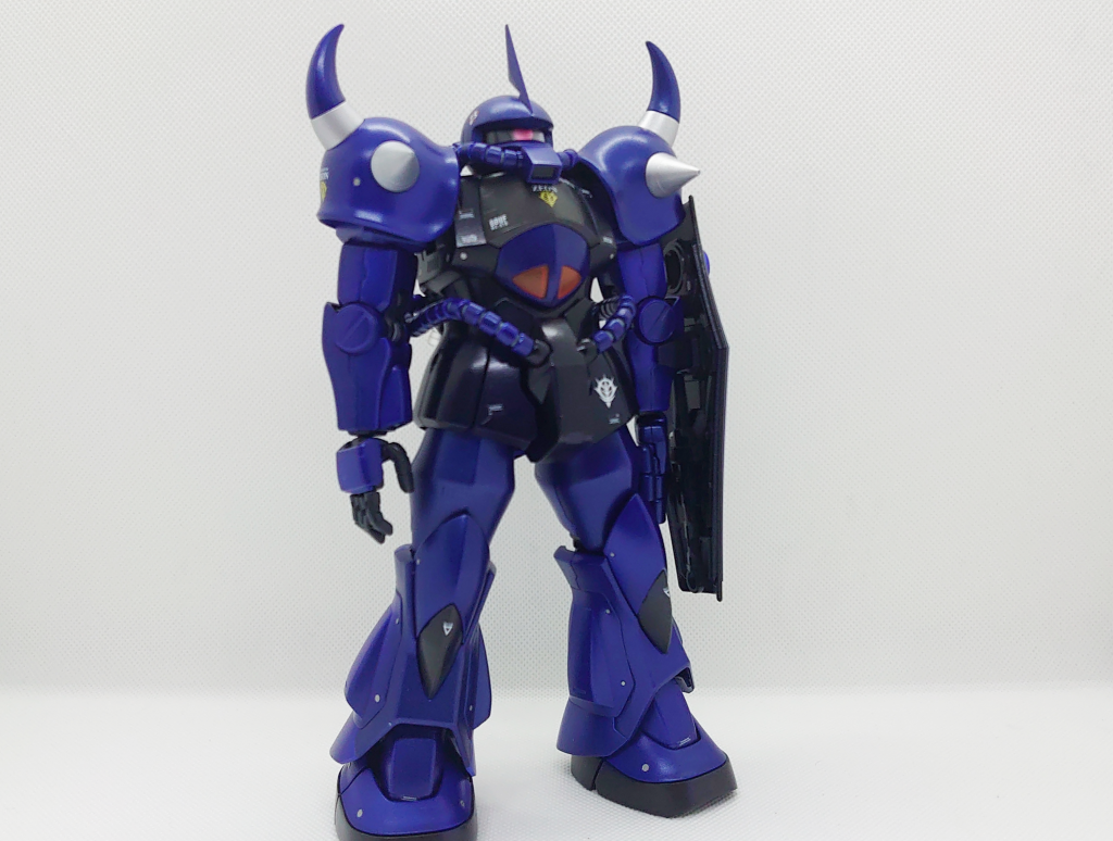 最初はメタリック塗装にしようかと思ったのですが、気が変わってマイカブルー＋半光沢で仕上げました。一般乗用車のボディのような仕上げをイメージして塗装しました。