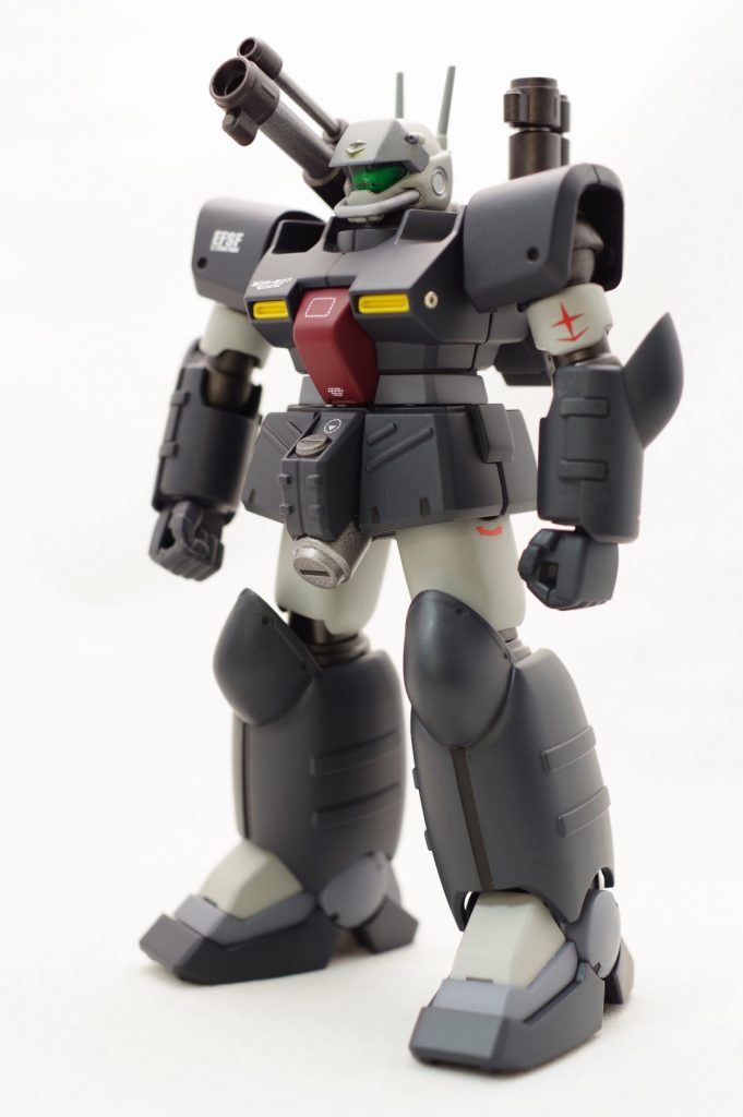 顔のカメラはクリアパーツではなかったため、おゆまるで型取りし、UVレジンで作り直しました。