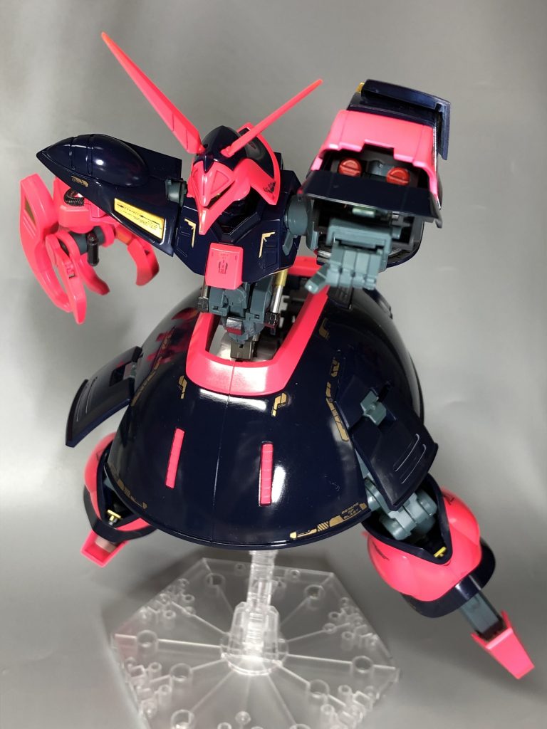 カメラはグレネードへ変更。シールド(?)の溝と突起は除去