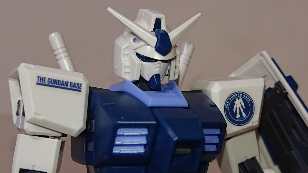 こちらは付属のステッカーのみ。すみ入れもトップコートも吹いてません。