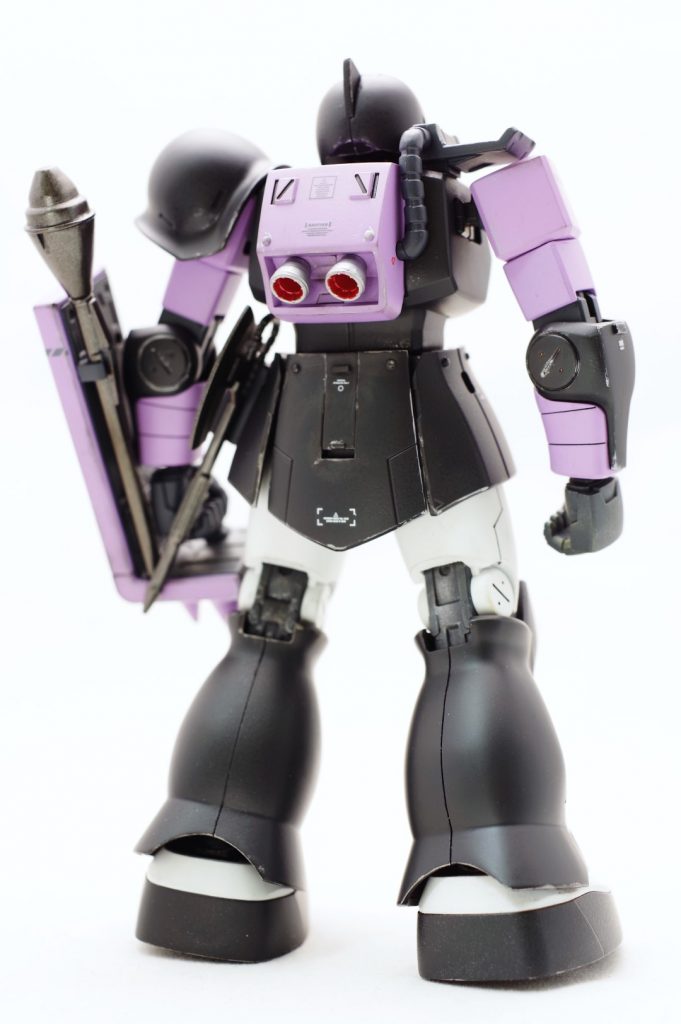 肘から先と腿から膝の部分は後ハメ加工をしています。