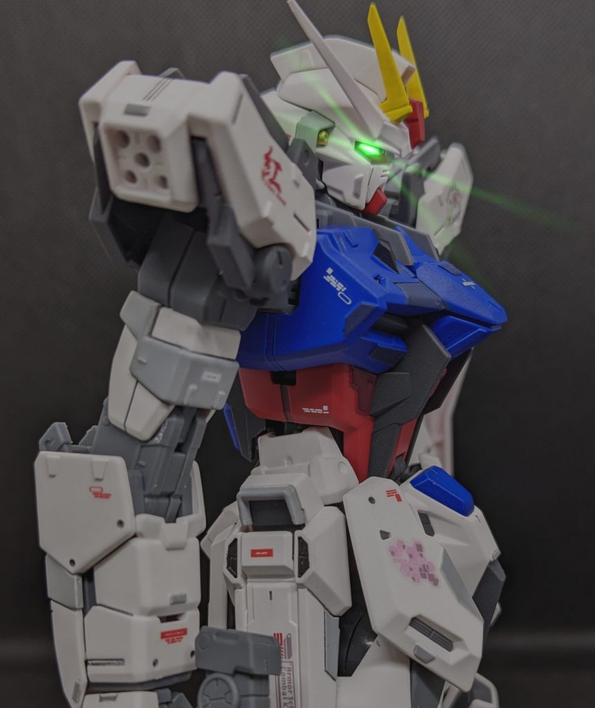 画像加工でカメラアイを発光させてみました