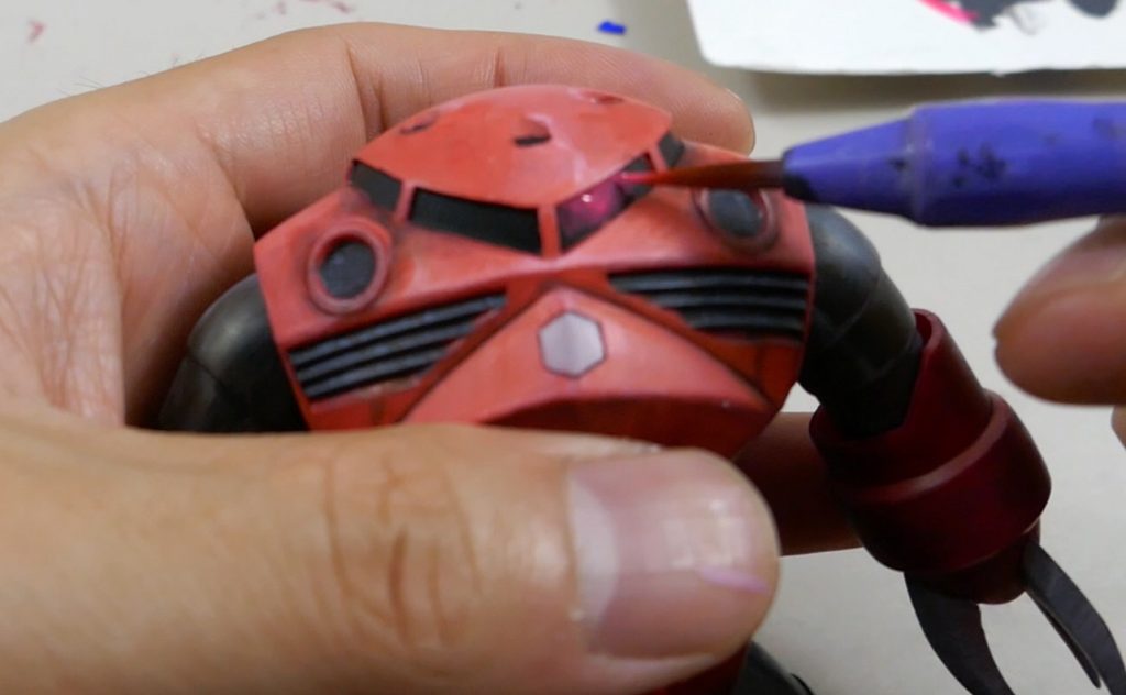 モノアイの発光表現も筆で描いてます