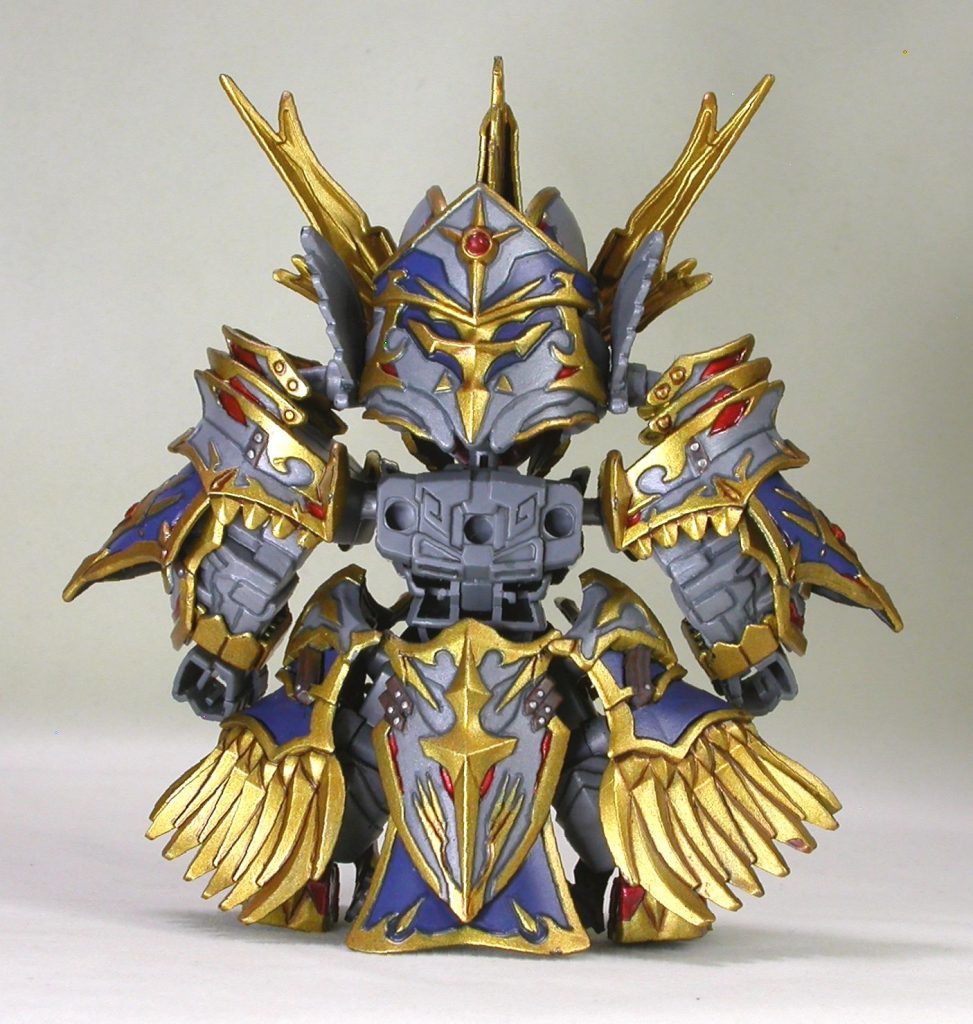 マントで見えなくなる腰アーマーも。身体の各部の赤は銀の上にシタデルのクリアにあたるコントラストカラー：ブラッドエンジェルを塗り、上から光沢クリアーを塗り疑似キャンディ塗装に。前面のエフェクトパーツが刺さる所はラピーテープを貼り込んでます。