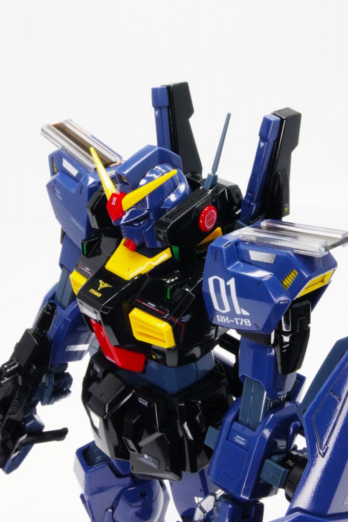 今回の試み「違和感のないソーラー電飾」 かなり違和感が出ました✨透明プラ材を使いパネルを固定しています。小さいパネルなので光量は少ないです。