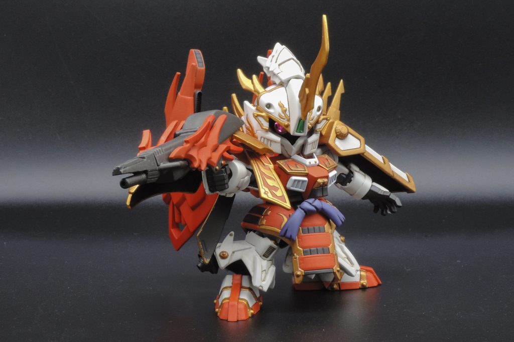 遠距離戦では【超目牙乱散破天(ハイパーメガランチャー)】を使用する。 天宮より持ち替えられた絡繰の技術が取り入れられており、非常に高火力の武器となっている。