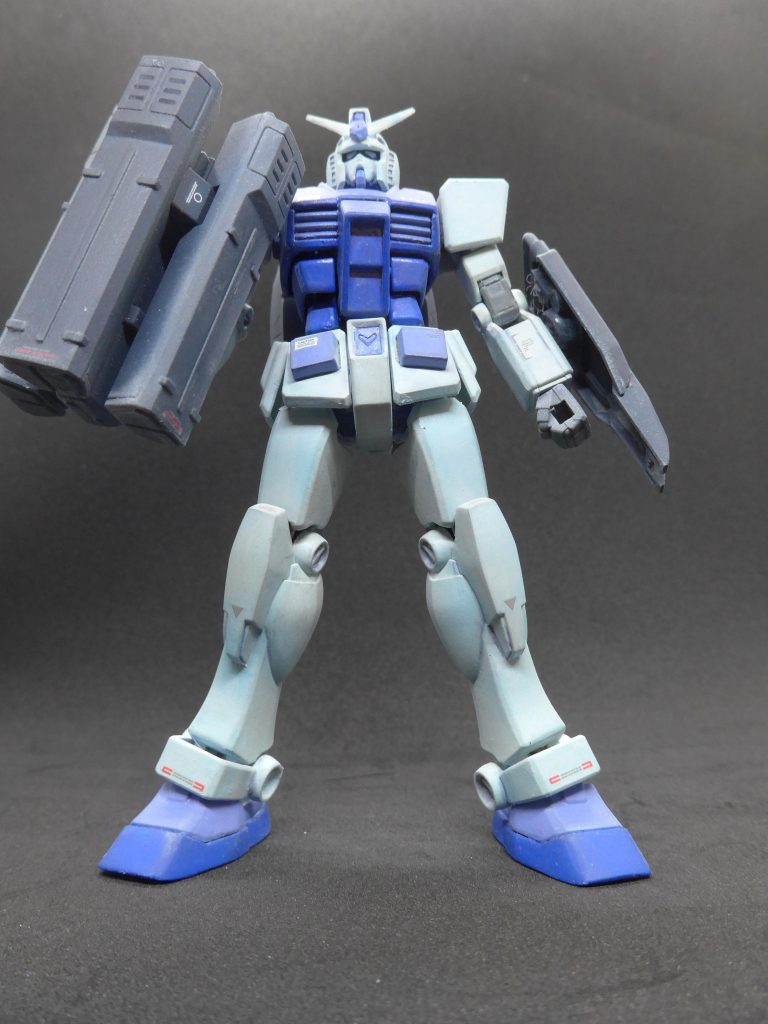 B:アムロ、すまんな。ジャブロー上層部からの依頼だ。細かい話は技術士官から説明してもらう。TD:アムロさん、お疲れのところ申し訳ない。この機体は、こちらで準備したガンダムに水中戦用装備をした機体です。すでにテスト済みなんですが、最終テストを兼ねて、ジオン残党の追撃に出てもらいたいんです。こちらとしては、データ収集を優先したいので、無理のない範囲で構わないです。A:水中戦装備って・・・、陸戦用のミサイルランチャーとシールドじゃないか!!TD:ビーム兵器よりは動作が安定します。シールドは水中抵抗とビームサーベルをオミットした代替として格闘戦にも使えるものにしています。