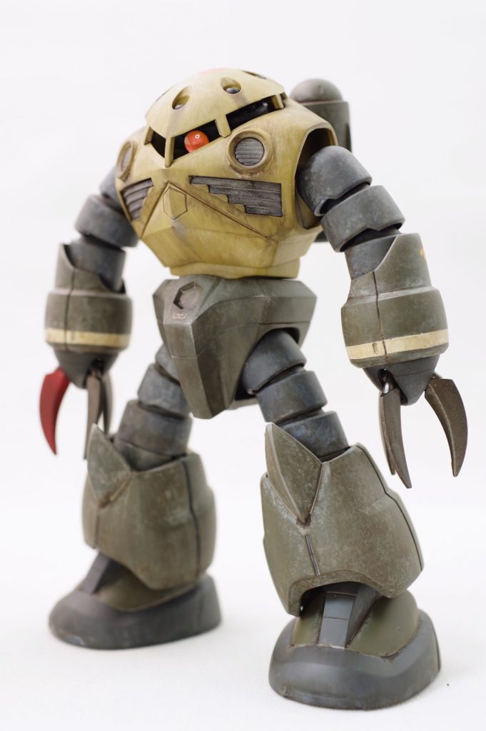 水陸両用機のため、Mr.ウェザリングカラーのマルチホワイトで退色表現をし行い、乾燥後にグランドブラウンでウォッシングしています。