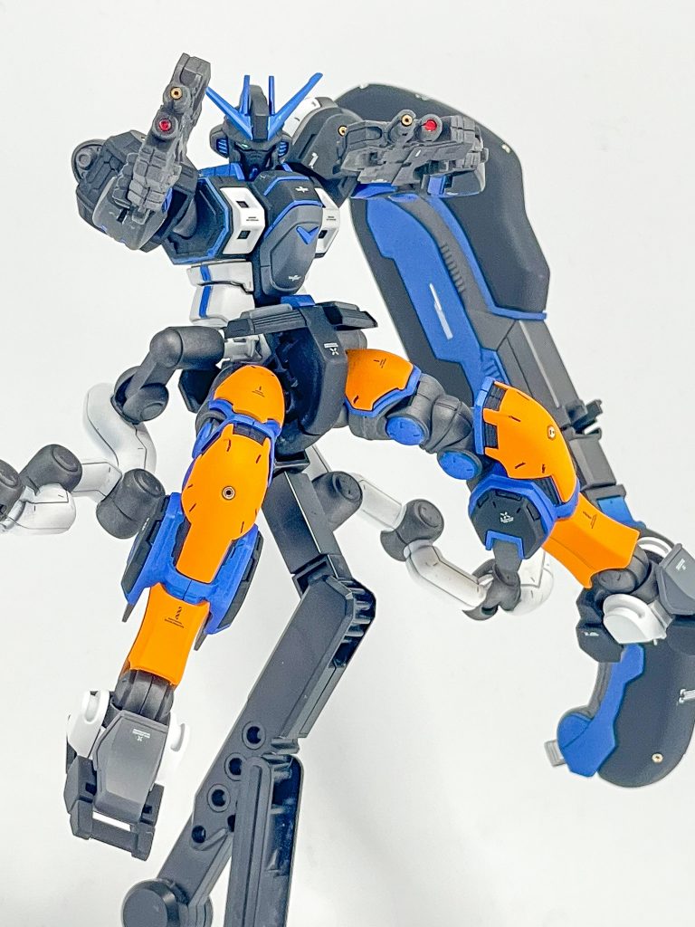 アサルトライフル2丁。合わせ目は段落ちにし、センサーはメタリックシールとクリアレジンでディティールアップしています。 見ていただきありがとうございました!