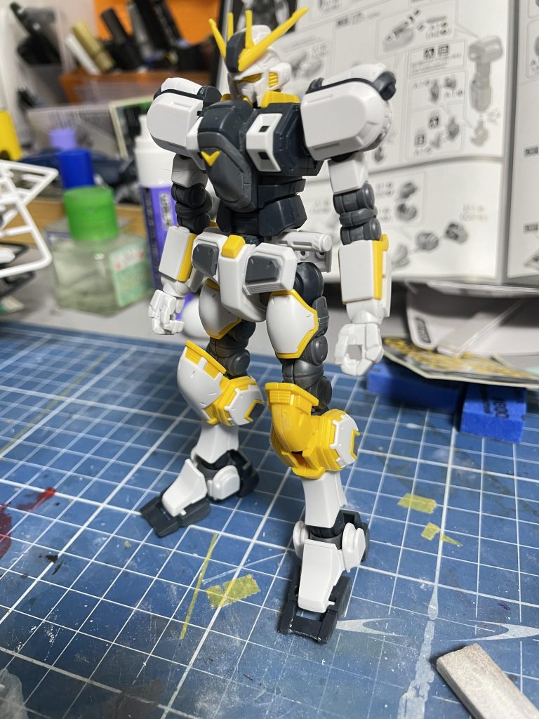 素組状態。細かい色分けが足りませんがおおむね再現されており合わせ目もほとんど出ずポリキャップレスで塗装派にも優しい超優秀キットです。依頼者さんに渡されたものを制作していますが、もし見つけたら手に取ってみてはいかがでしょうか。