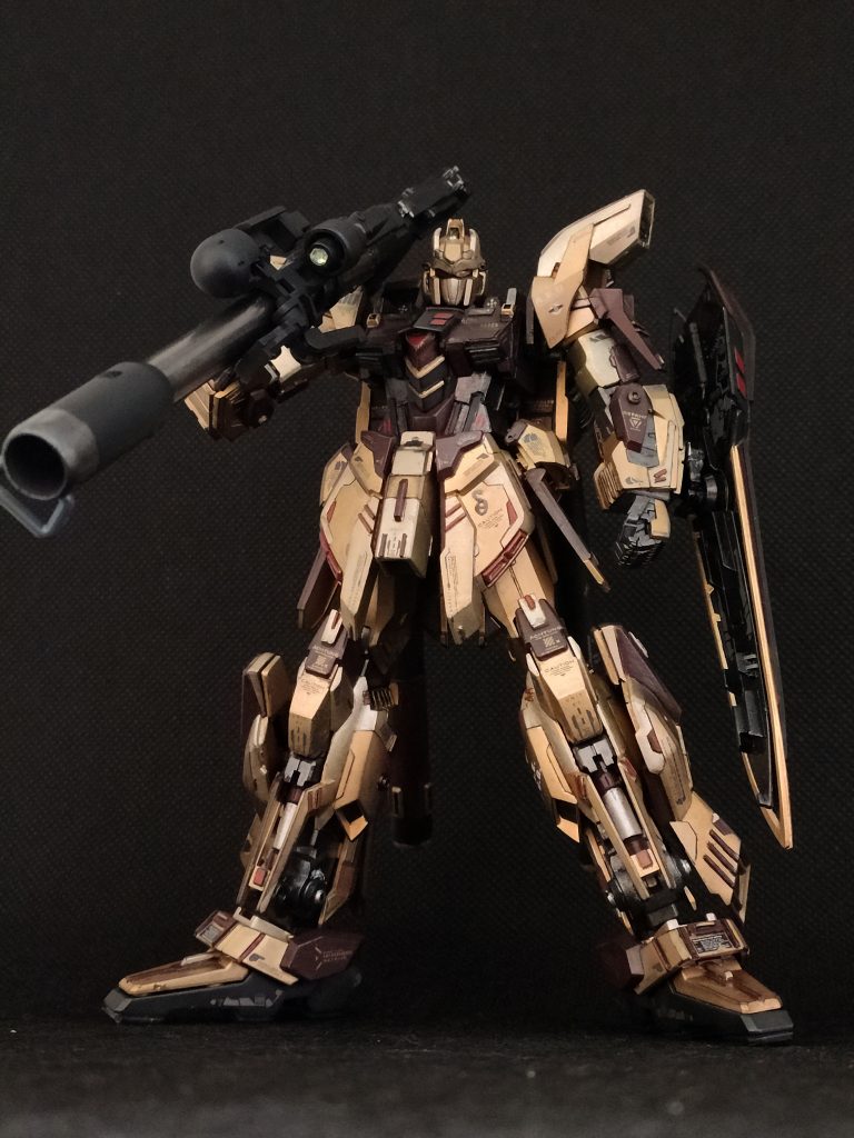 ジオン残党「袖付き」の首魁の仮面の男、ユニコーンガンダムを駆る謎の少年と「ラプラスの箱」をめぐって三つ巴の争いが始まろうとしている(うそです)