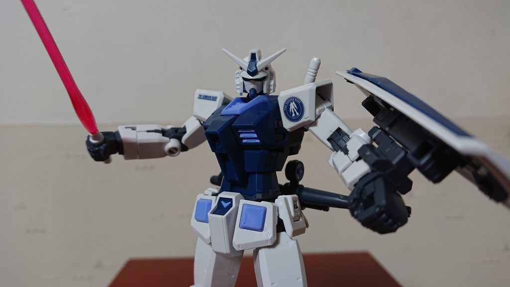 ビームサーベルを抜刀して。ズン!!