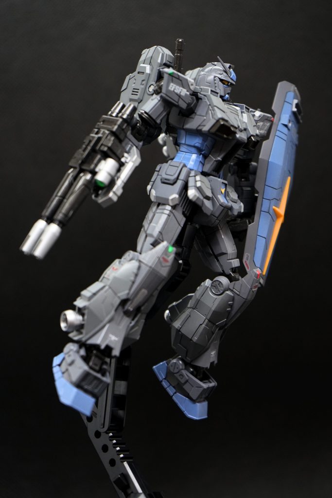 宇宙へ...風のカット。ビヨンドグローバルのパッケージや超合金福岡νの構図を真似してみました。超合金、欲しかったです。追加装甲の影響で、かなり胴体が分厚いため小顔に見えます。首の稼働も良かったので、表情を付けやすく助かりました。