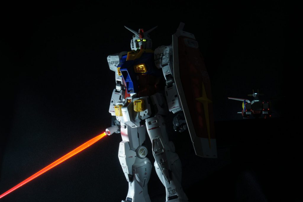 ビームサーベルが光るとかっこいいですね。月面での戦闘が終了した、って感じでしょうか?!ホワイトベースと合流です!