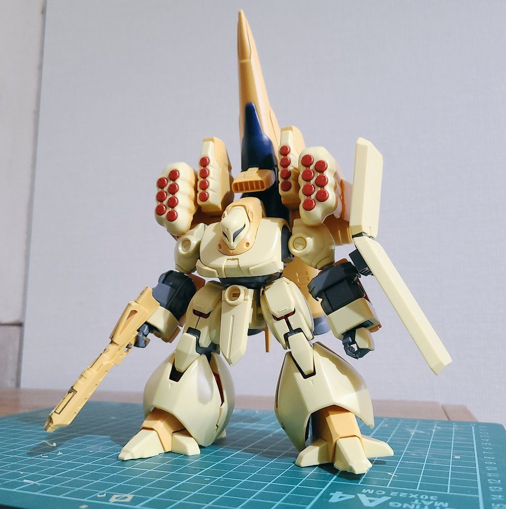 パチ組状態です。内部ミサイルの塗り分けはなかなかヘビーでした。