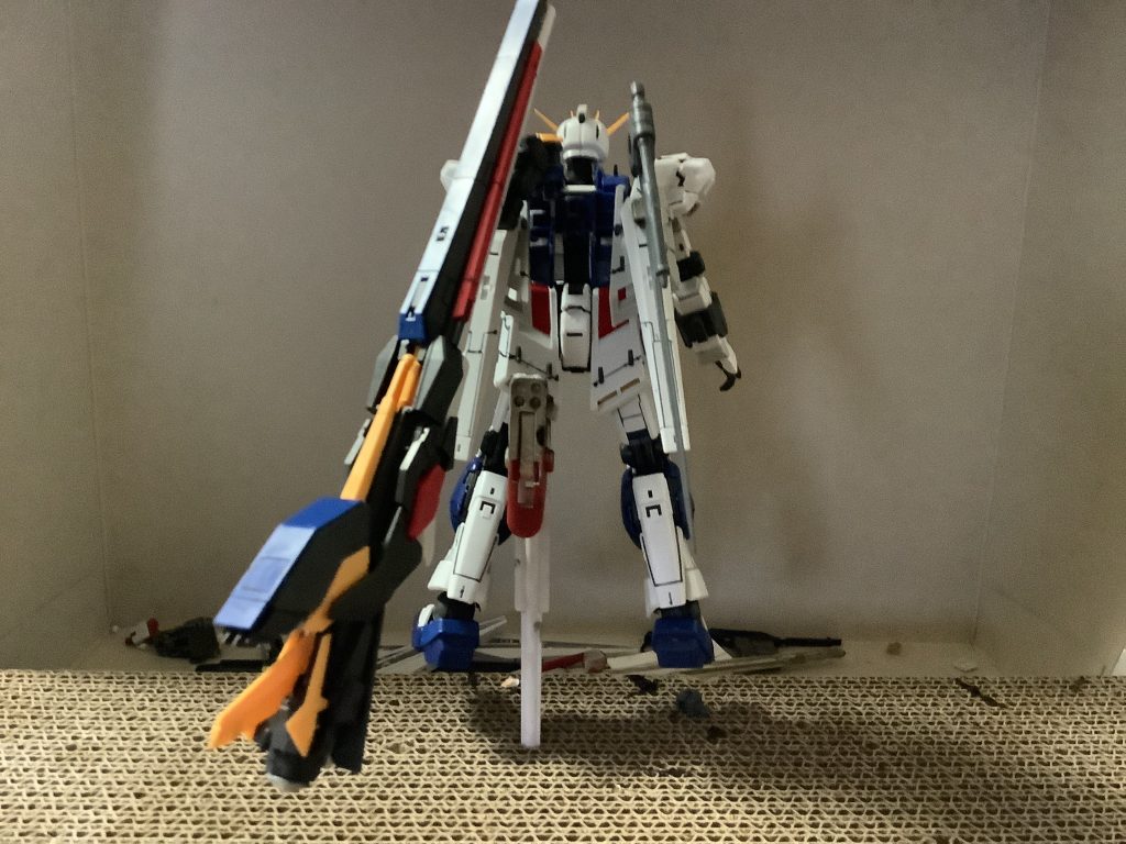 後ろロングレンジフィンファンネルがでかいです。ウイングには、あまりのファンネルのパーツを使用しています