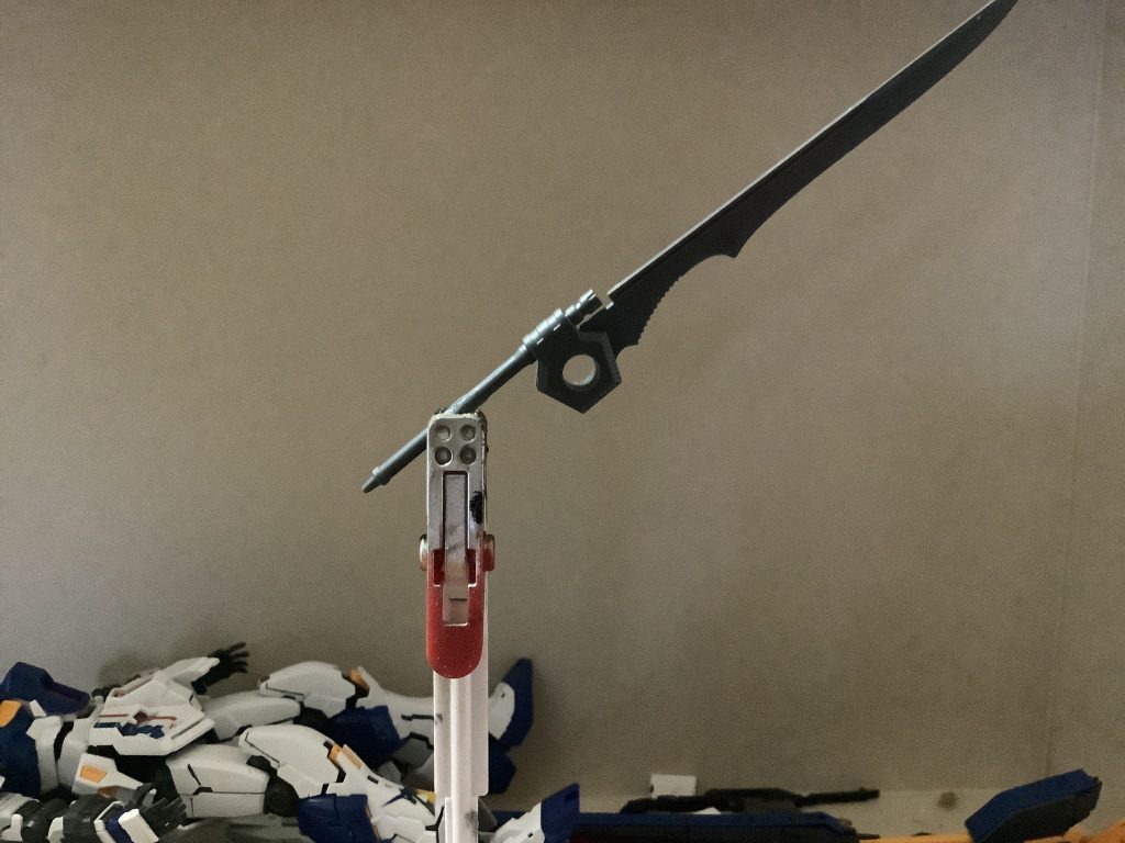 武装 グランドスラム大型剣であり、表面部には、ビームを弾くコーティングをしている。実体剣のため、威力は高い無加工です