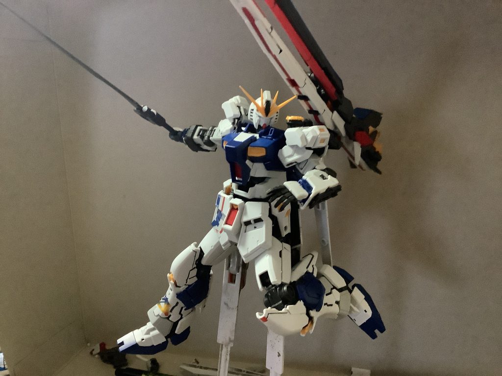 RFF Gコンボ見てくださりありがとうございますちなみにこいつ、元のνガンダムに戻すこともできます。今回の改造は、ただただ、グランドスラムを装備させたかっただけの改造になりますちなみに他にも隠し機能があります