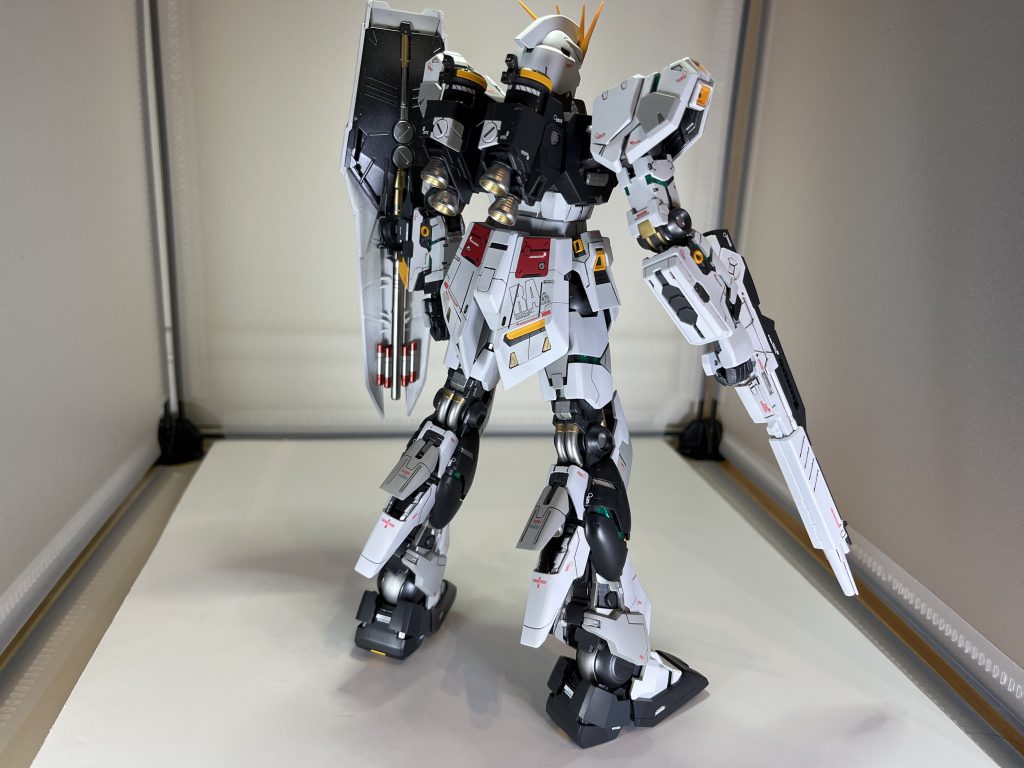 ガンプラ初心者なので特にディテールアップ等はしてません。普通に作ってます。