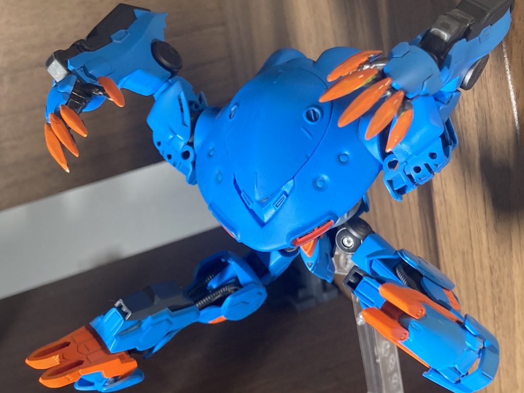 余談ですがイージスみたいに変形できたりします🫠それよりもメガメタグロスのほうが似てますかね??うちのゴッグを見ていただいてありがとうございました😭まだ大した改造ができるわけでもないので技術を磨くのを頑張ります。まだ紹介してないガンプラの投稿もしていくのでよかったら次も見てってくださいおねがいします‼️‼️🙏