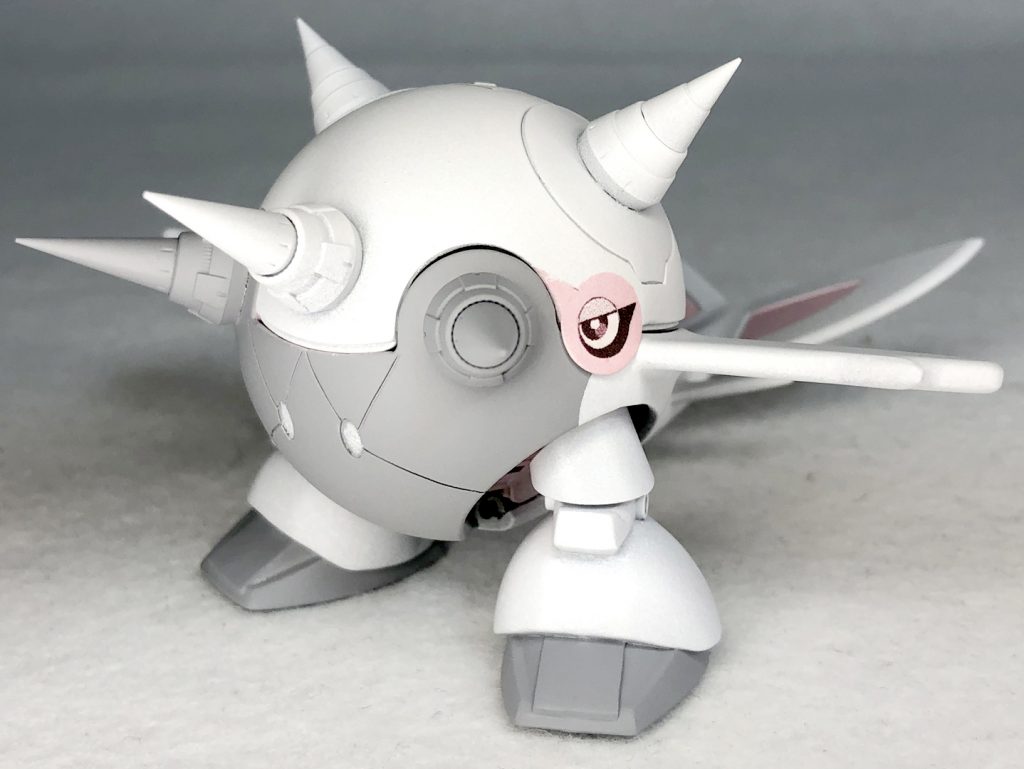 正面ハロプラを使用して制作色々考えあってハロを逆向きにして使用目の部分がハルクジラのおなかの模様の一部に使えたり何かと良い活躍ぶり