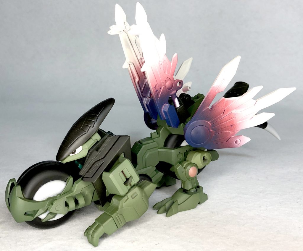 そのコライドンからパーツを少し拝借して「コライドンモトトカゲ」とカスタム！特徴的な羽が映えます！