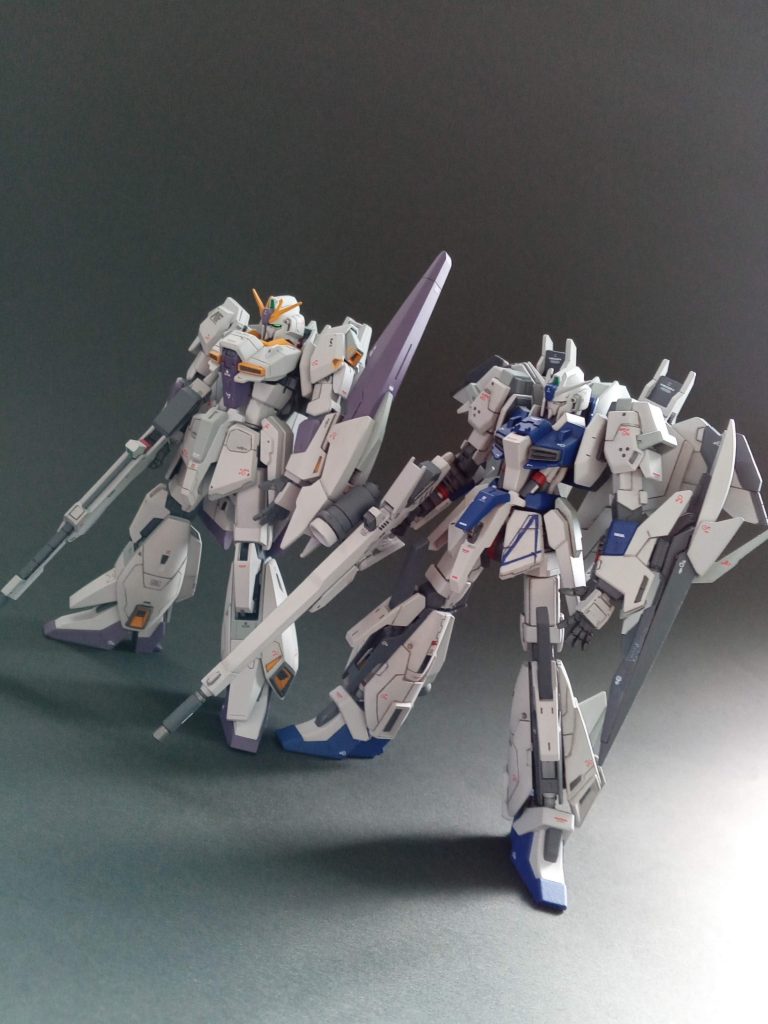 HGリバイブ版Zと比較。変形がオミットされている分スタイルがよくなってますねーリバイブ版もそれなりにカッコいいですけど。宜しければ、ストライクZカラーの作品もご覧になってください!HGZ(ストライクZカラー)→https://gumpla.jp/hg/1083727