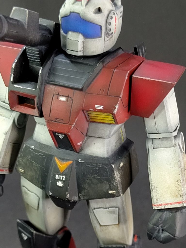 箱絵を参考にスジボリ追加。肩のキャノンは基部を分割して後ハメにしました。肩の前後可動もそのまま活かしてあります。