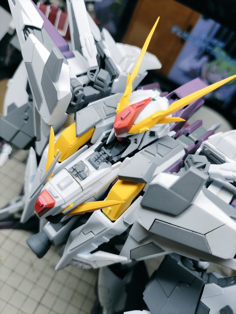 内部メカが見えてるカンジのが好きなのでそういうカンジに工作です。