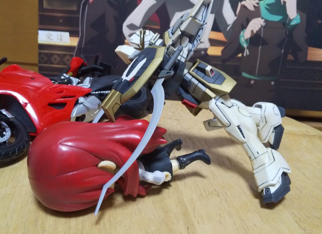 カ:武器を捨てて投降しろって言ってるだろうが!:すまなかったやめてくれ!😵