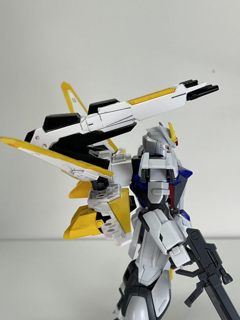 バックパックと本体の接続部分だけプラ板やエポパテで作成しました。