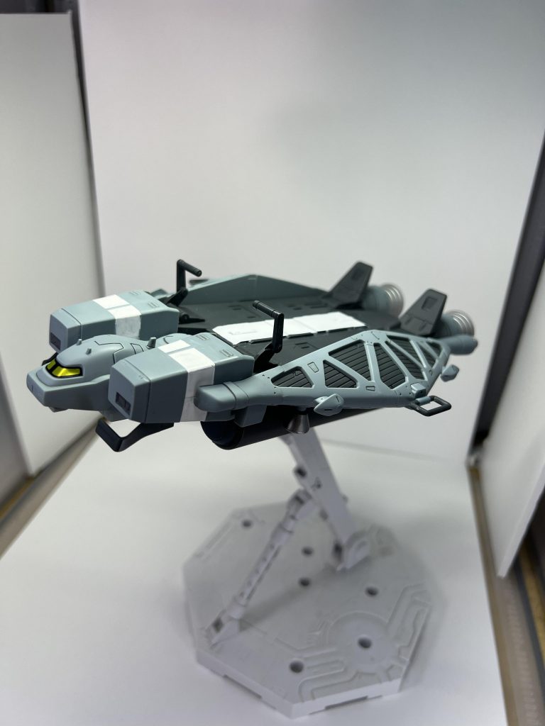 89式ベースジャバー。白部分を部分塗装（他もプロペラントタンクなども塗装））。『HGに恋するふたり』でガンダムマーカーのニューホワイトはちゃんと色がのると繰り返されてたので、実験。アクリジョンベースカラーの筆塗りよりむらが目立たず色がのるなあという感じ。ただ、マスキング＋エアブラシ＋クールホワイトの手間とどっちが大変かは、仕上がりと天秤にかけると微妙なところかなあと。