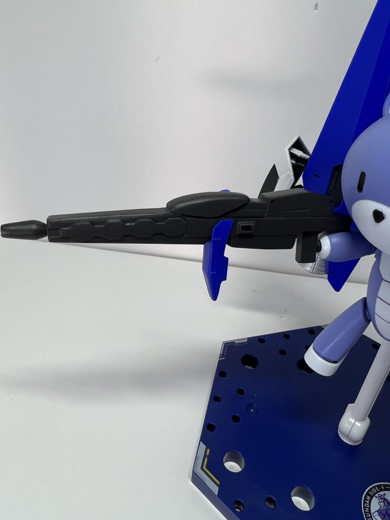 加藤先生のイラストを参考に、それっぽく。テルティウムアームズのロングビームライフルとデザインがなんとなく似てるかもくらいの感じです。暗い色で塗るから目立たないだろうとやすりがけも実は結構テキトーです。