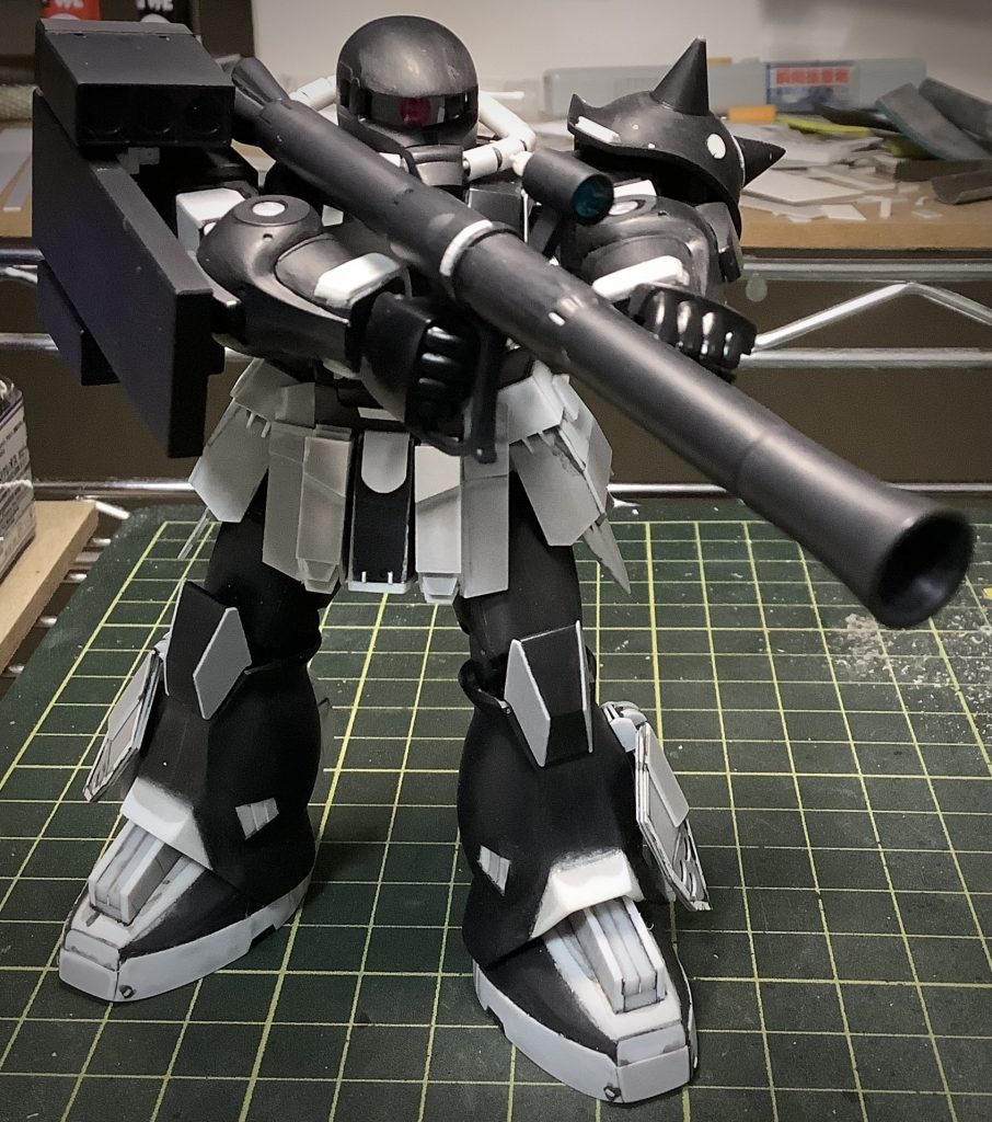 塗装するまではシールドにミサイルポッドをつけられるようにしていましたが、塗装とトップコートでクリアランスが足りなくなったため組むときに破損しました。(修正する気力はなかったです...)いい勉強になりました。